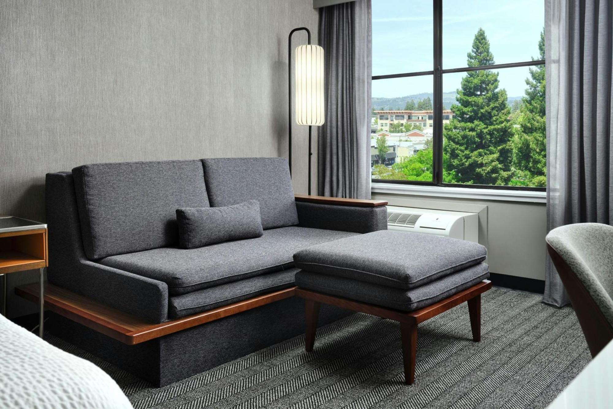 Courtyard By Marriott Hotel 3*